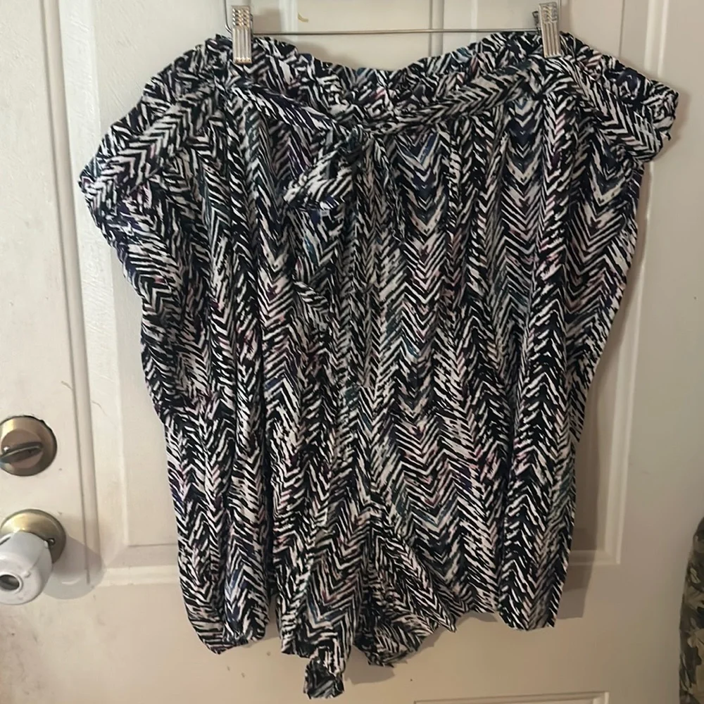 TORRID CHEVRON SHORTS: BLACK/WHITE: NWT: SZ 6 (30)